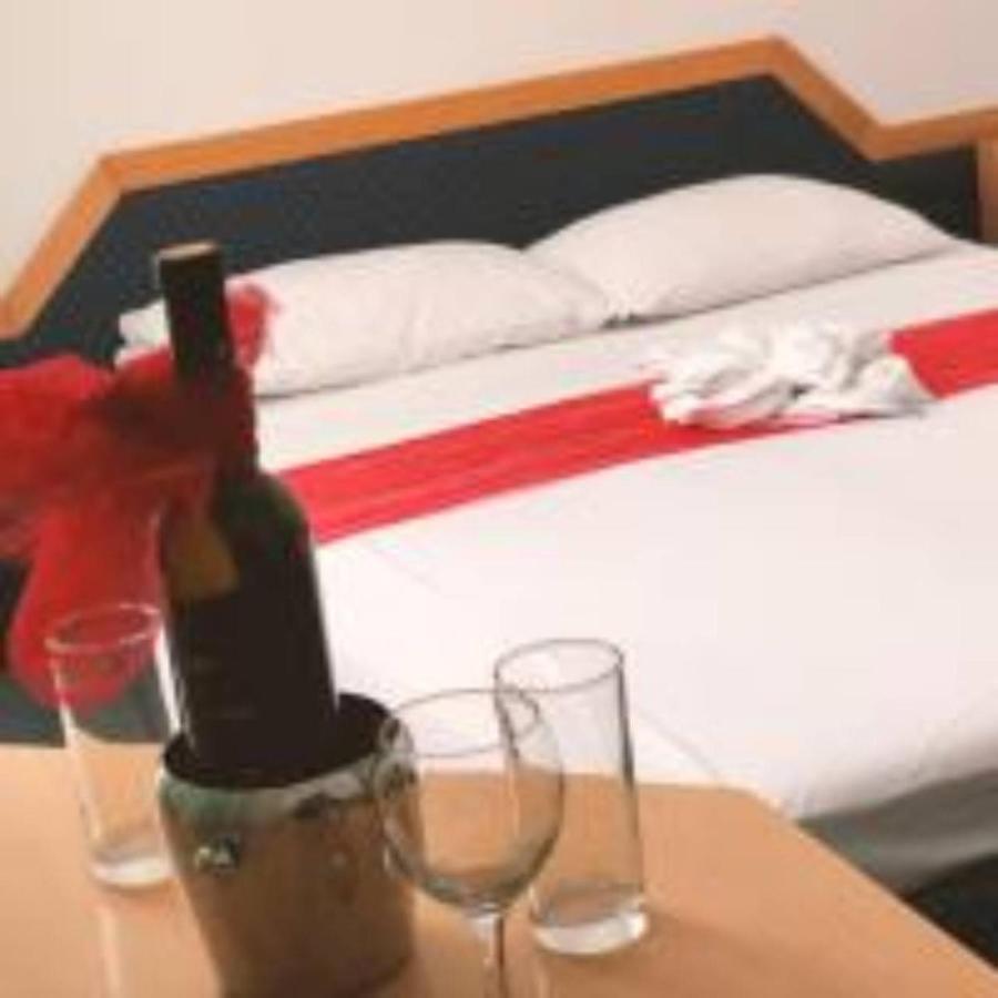 Hotel Imzit Dobrinja Сараєво Екстер'єр фото